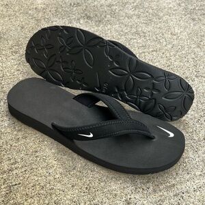 WMNS NIKE ULTRA CELSO BLACK WHITE THONG FLIPS FLOPS